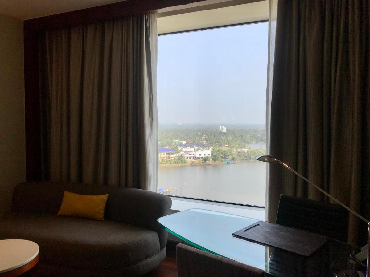 คราวน์ พลาซา โกชิ Hotel Kochi ภายนอก รูปภาพ
